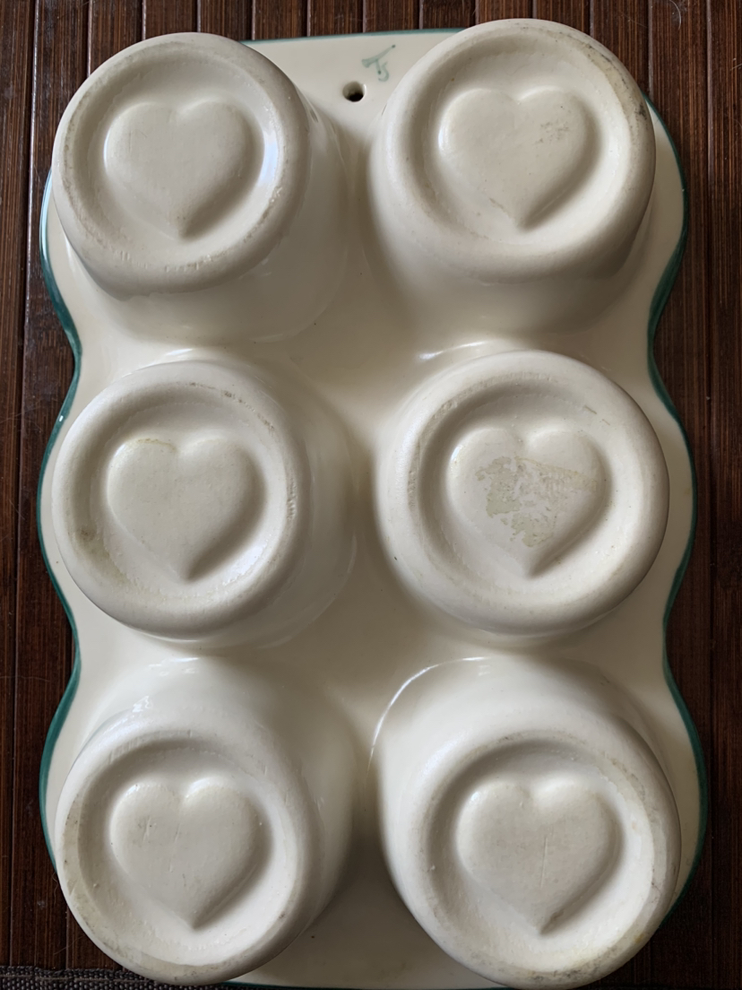 Vintage Ceramic Muffin Pan Cherry Pattern image indicator(3)