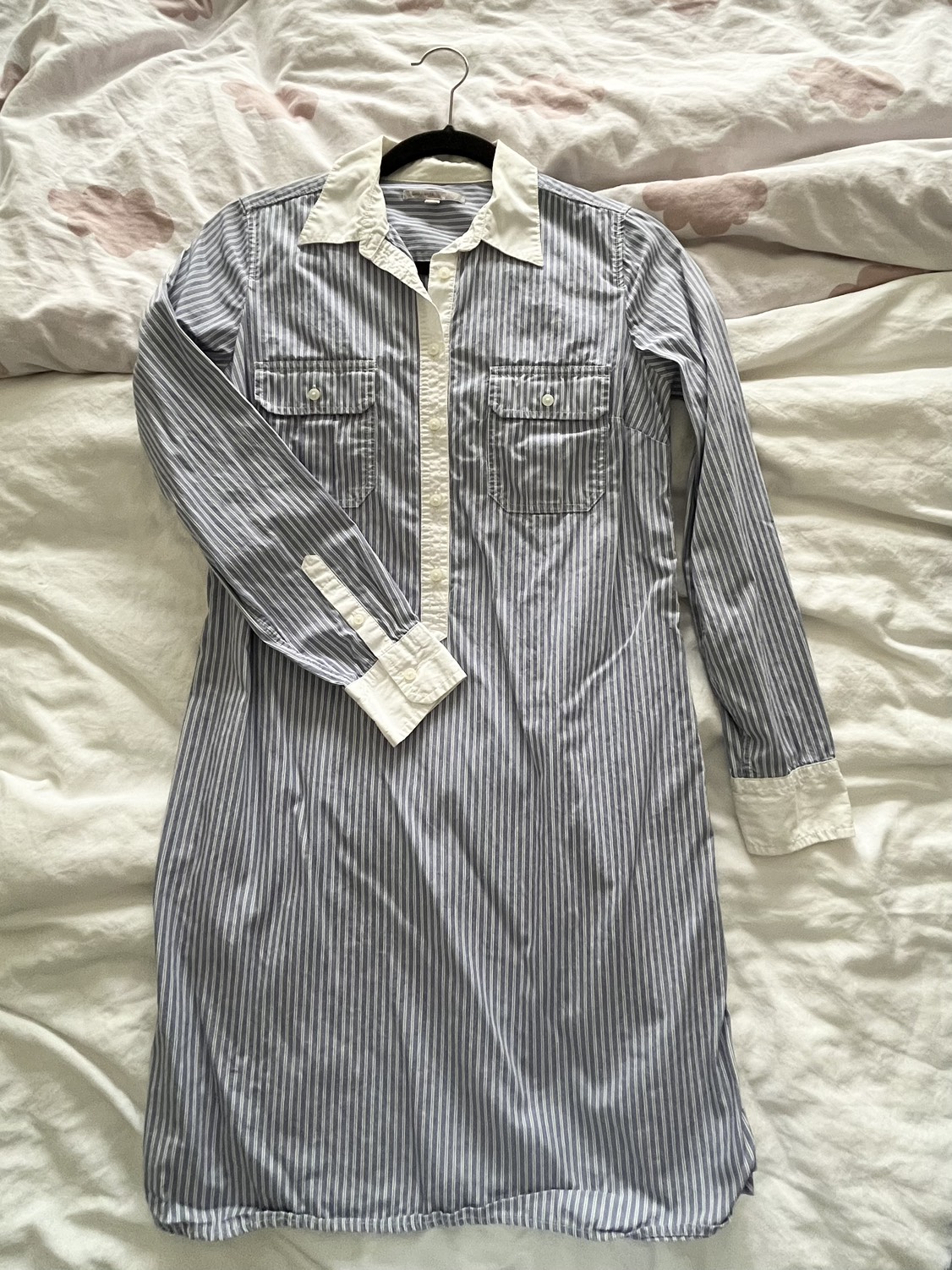 IT HAS POCKETS! Set of 3 classic gap dresses image indicator(5)