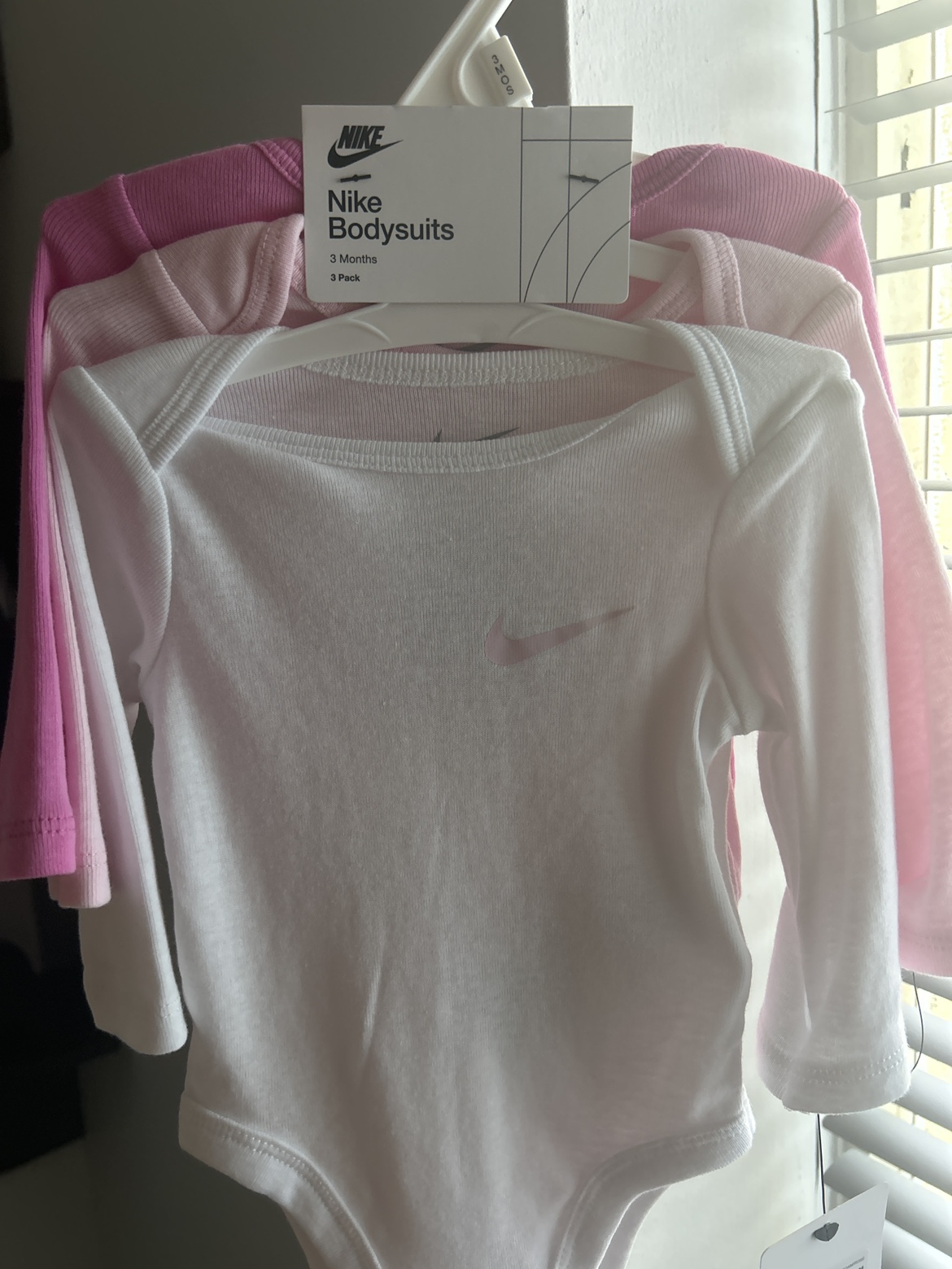 Nike bodysuits 3 Months thumbnail