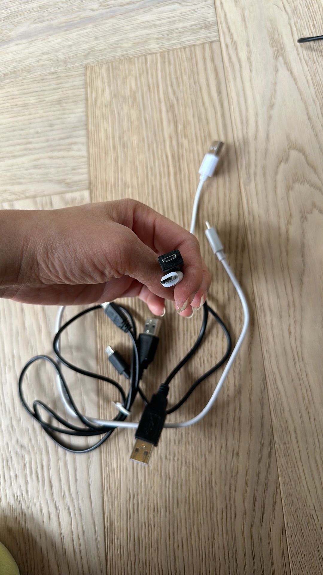 Cables - various sizes & connectors - photo 5