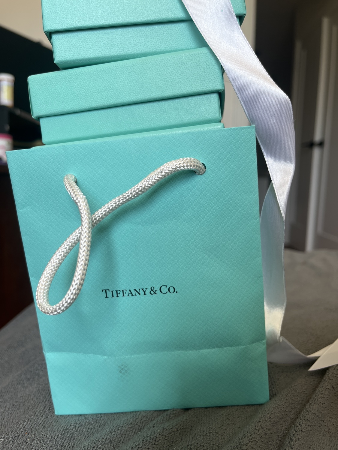 Tiffany containers box’s bag ribbon thumbnail