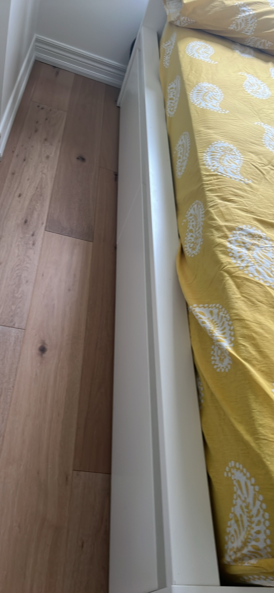 Ike queen bed