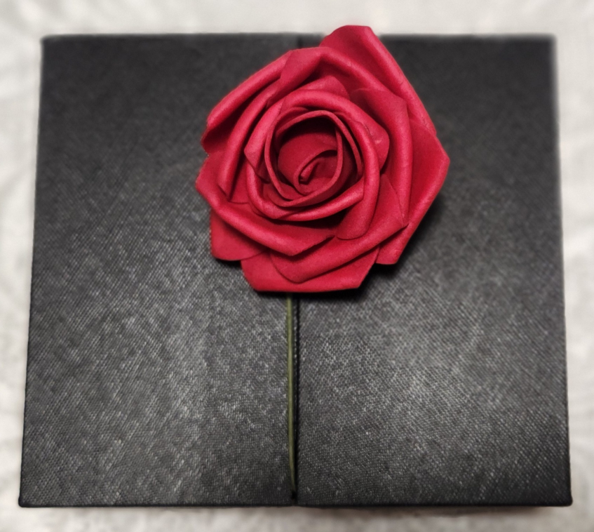 Rhinestone Watch with Fake Red Roses Gift Box - photo 3