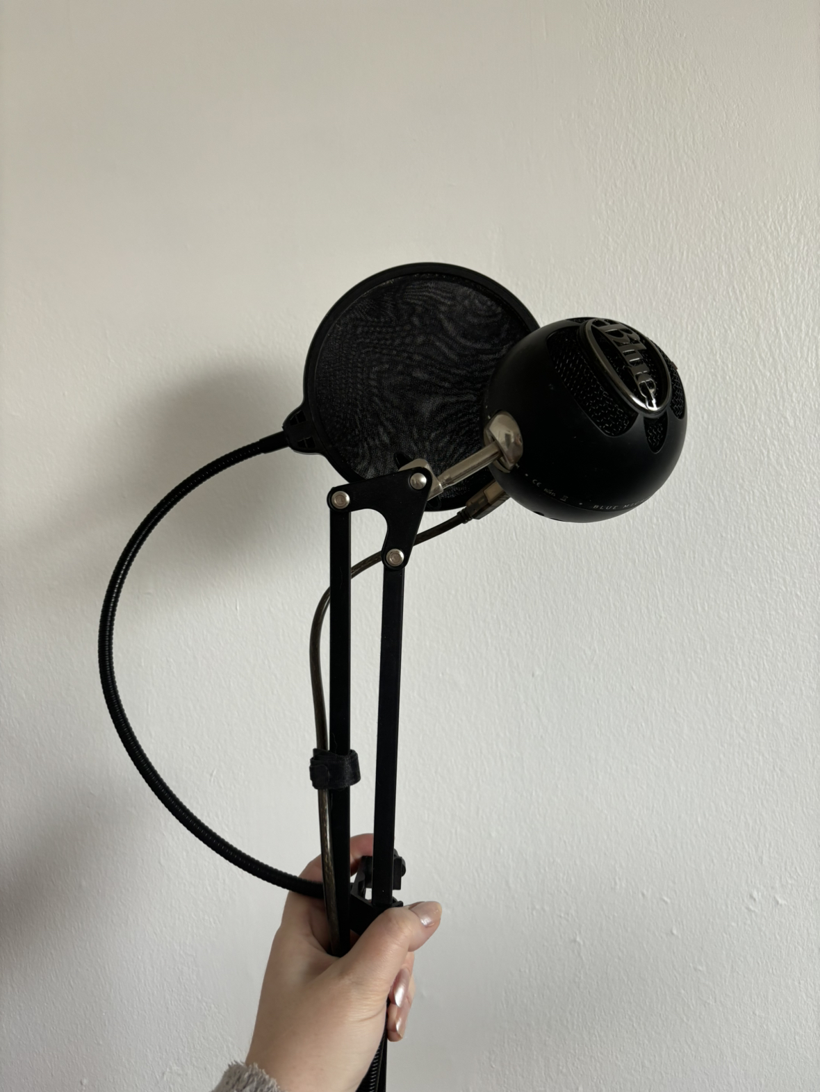 Blue Snowball mic and desk mount thumbnail