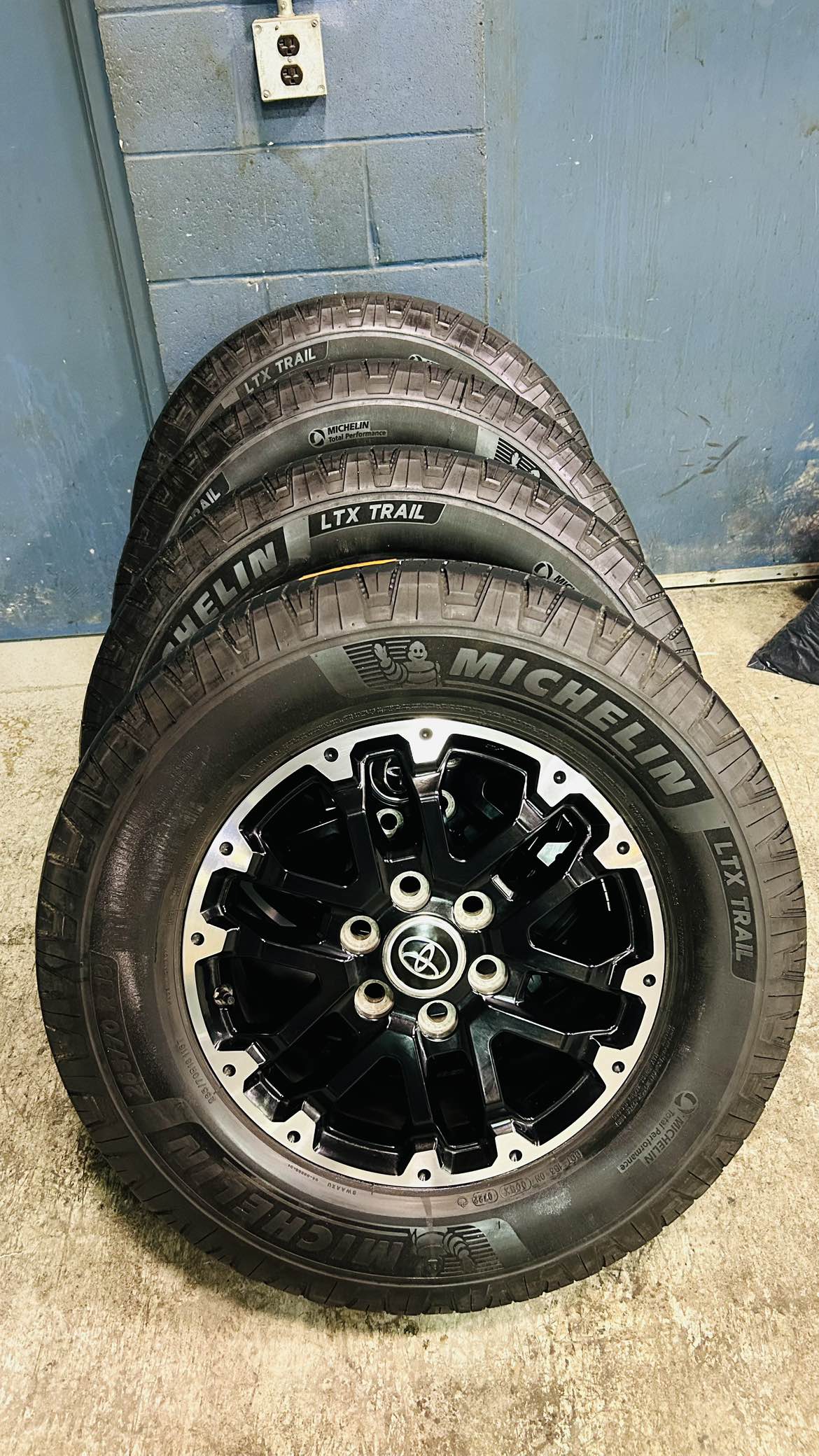 NEW TUNDRA TRD OFF-ROAD WHEELS 265/70/R18 MICHELIN thumbnail
