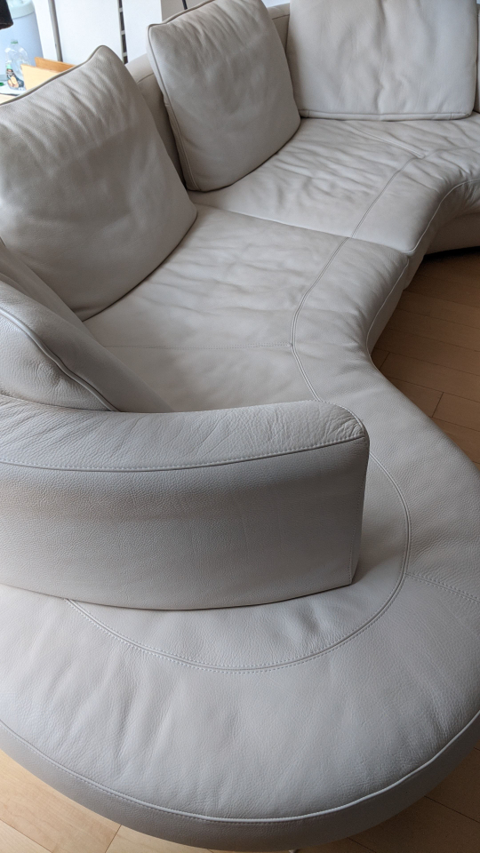 White Leather Couch image indicator(5)