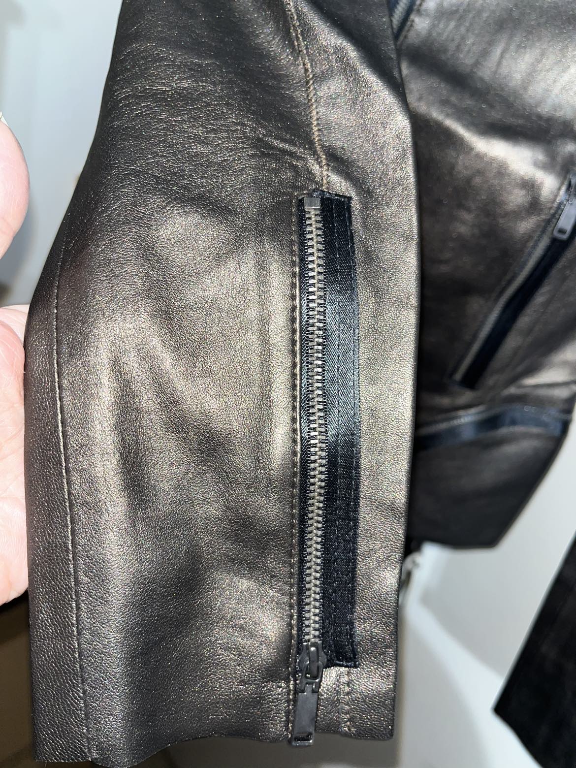 BNWT ELIE TAHARI woman’s leather jacket image indicator(6)