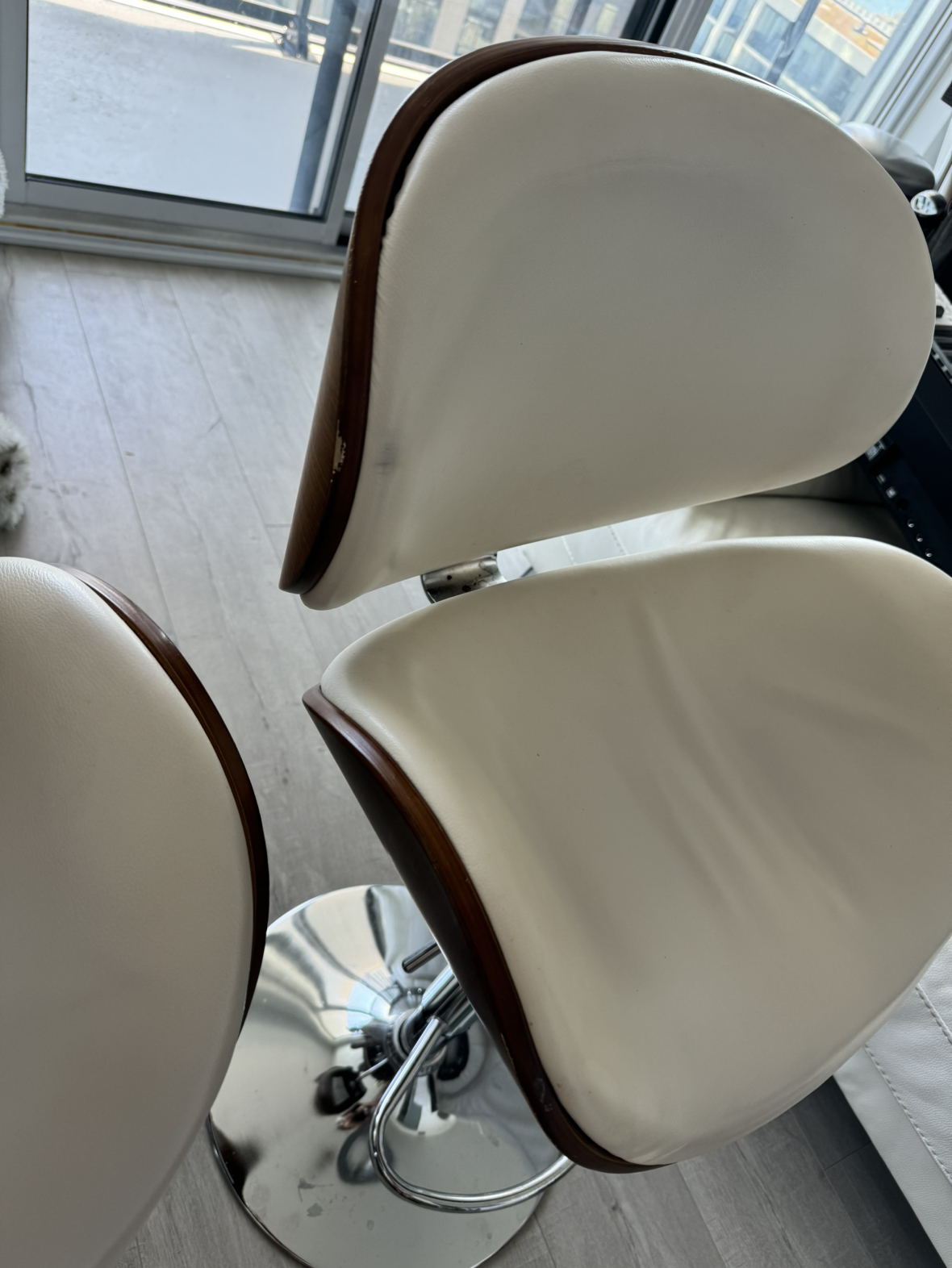 Bellatier Adjustable Heigh Barstool - photo 5