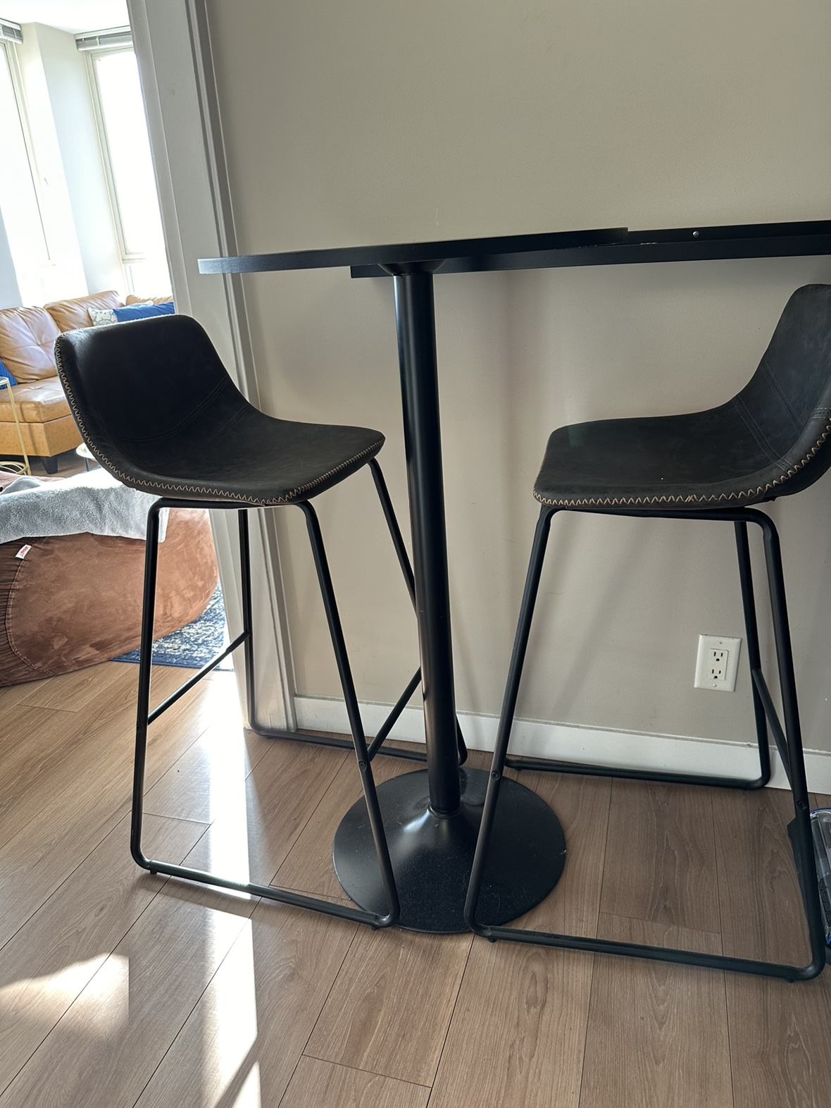 Bar Set: 2 chairs 1 Table