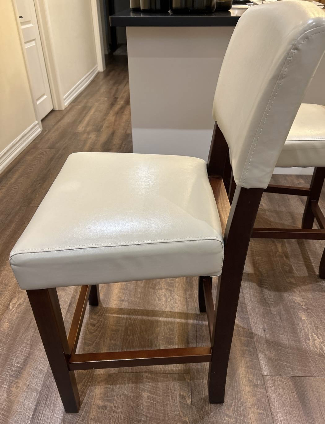4 Dining Chairs - Good condition - photo 4