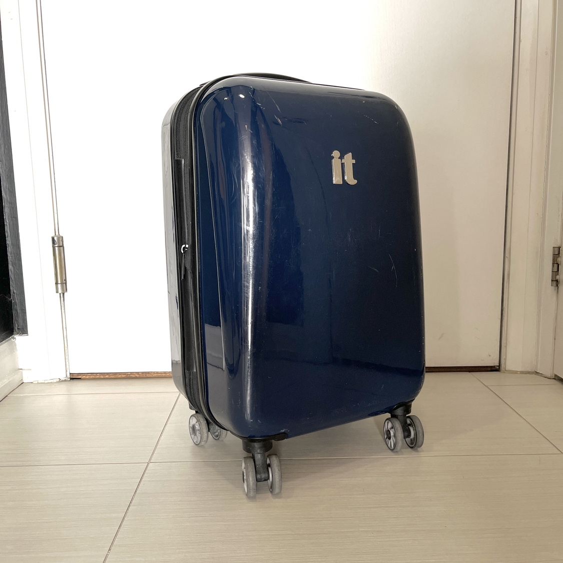 Sleek Hardshell Carryon Luggage thumbnail