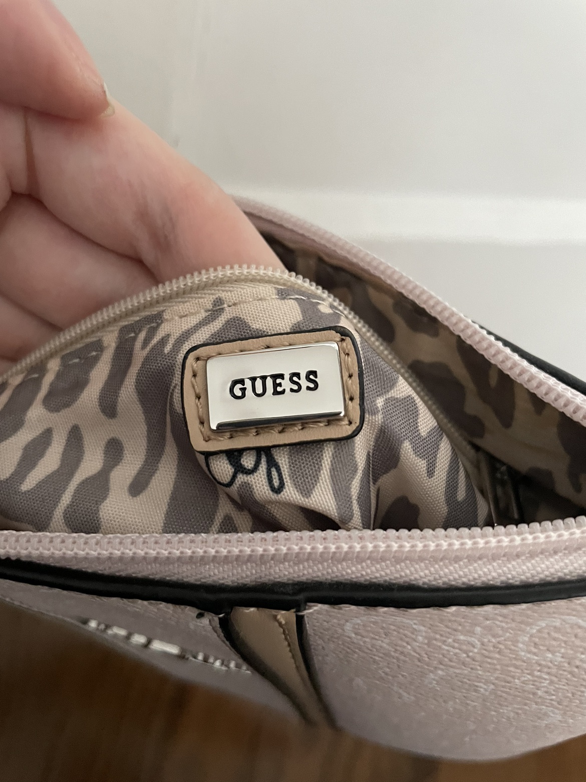Guess Vintage Crossbody Purse - photo 3