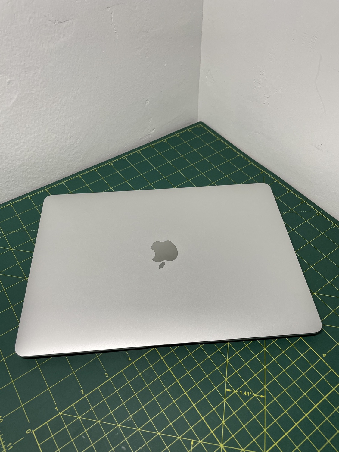 MacBook Air 2020 13" image indicator(10)