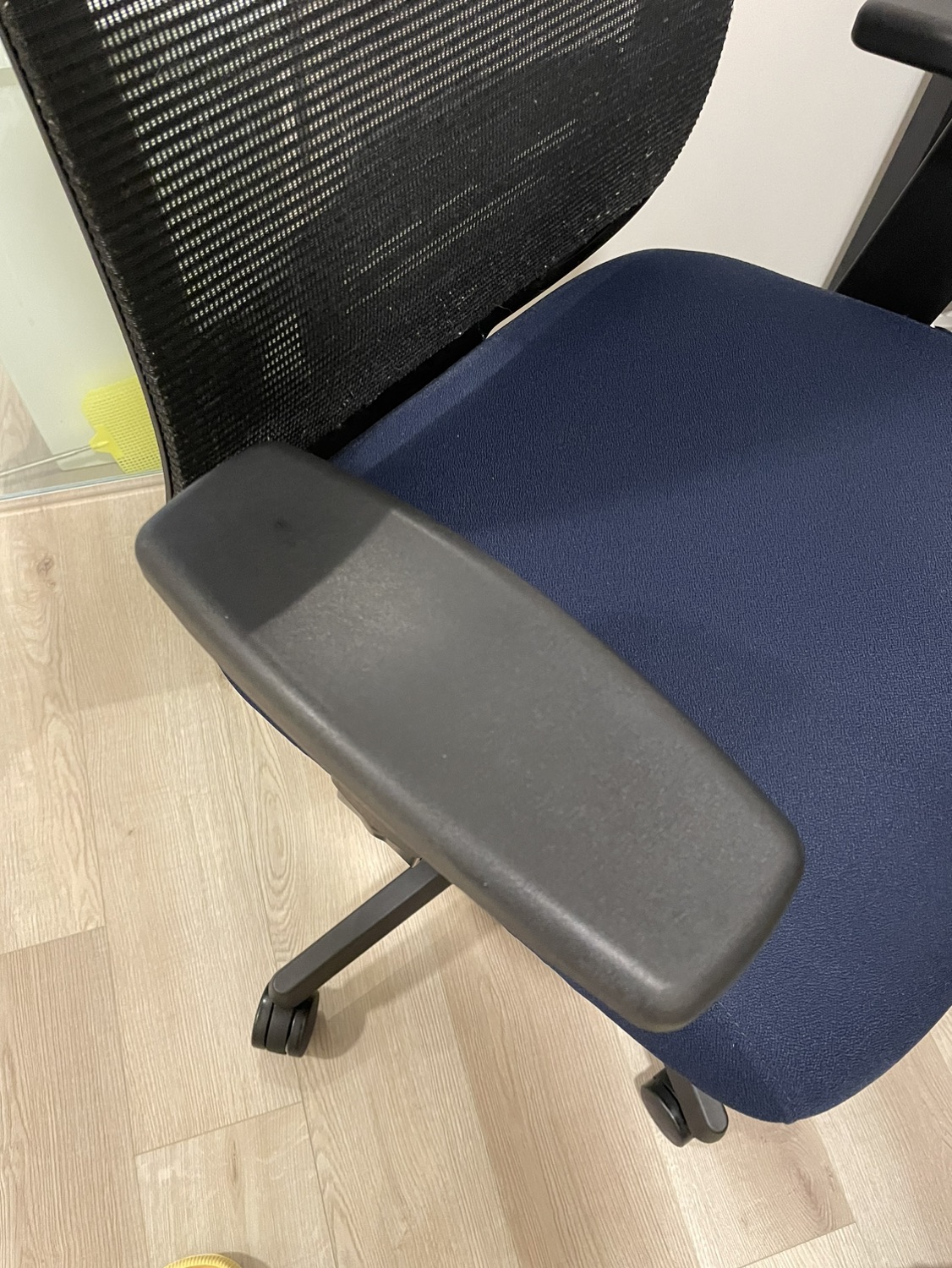 HON ergonomic chair - photo 4