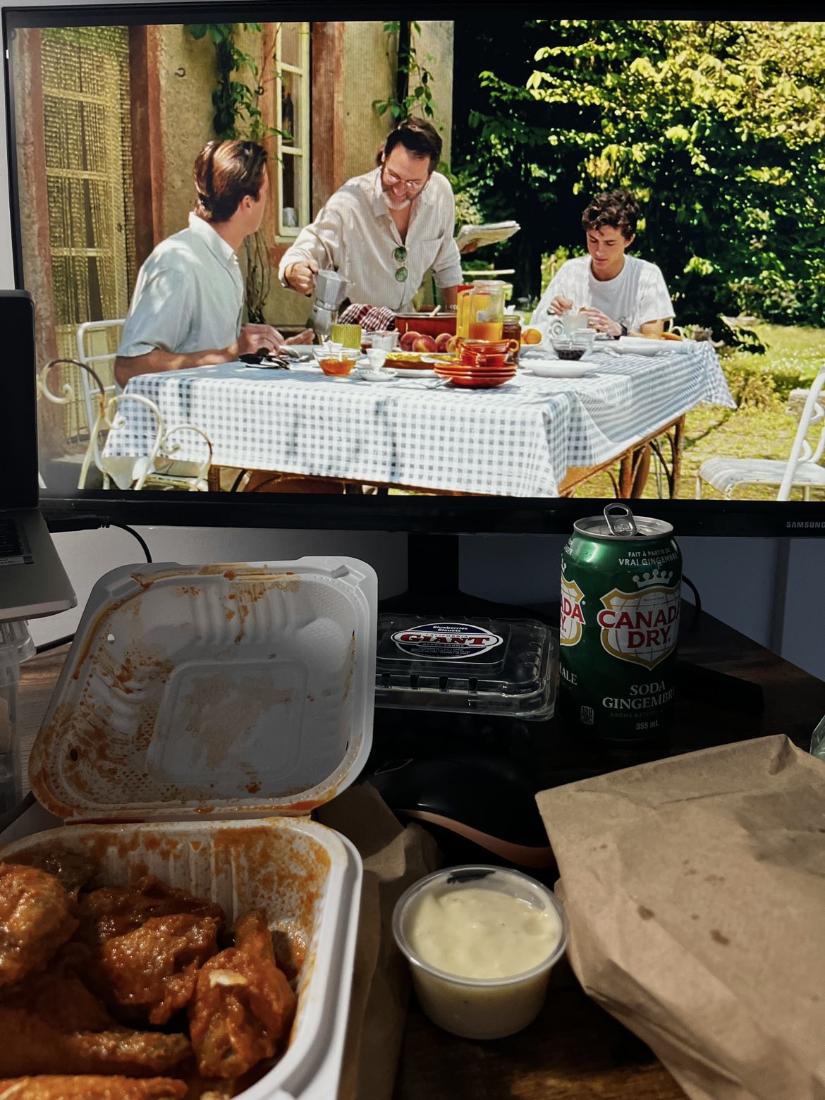 Samsung 24" monitor with box image indicator(8)