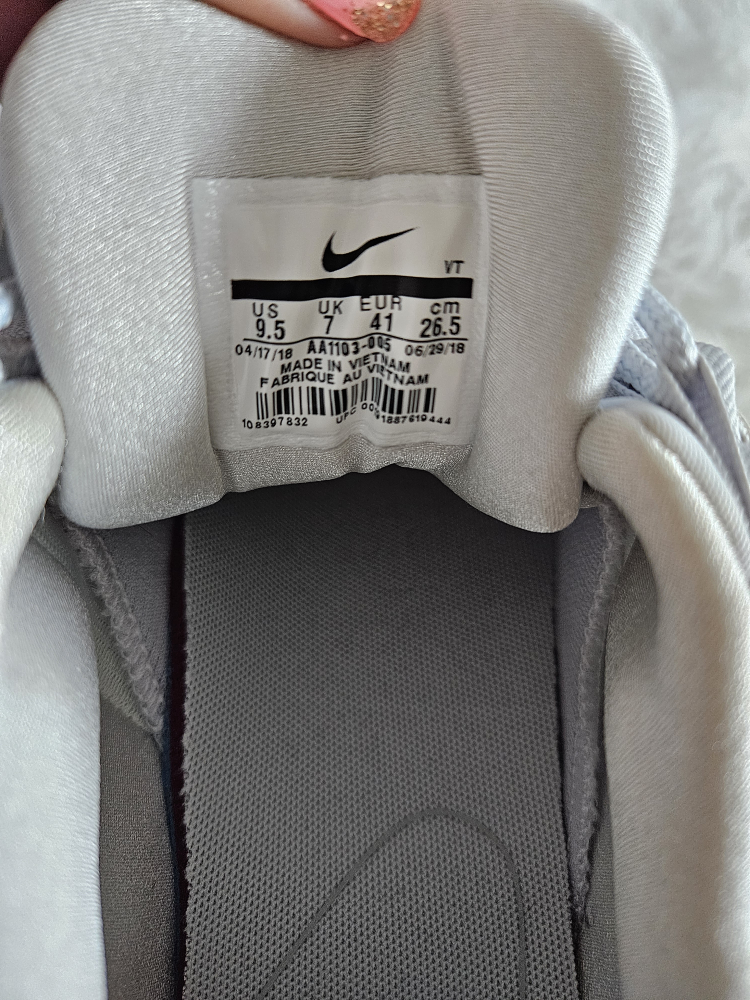 Women Gray Nike Air Sneakers SZ 9.5 - photo 3