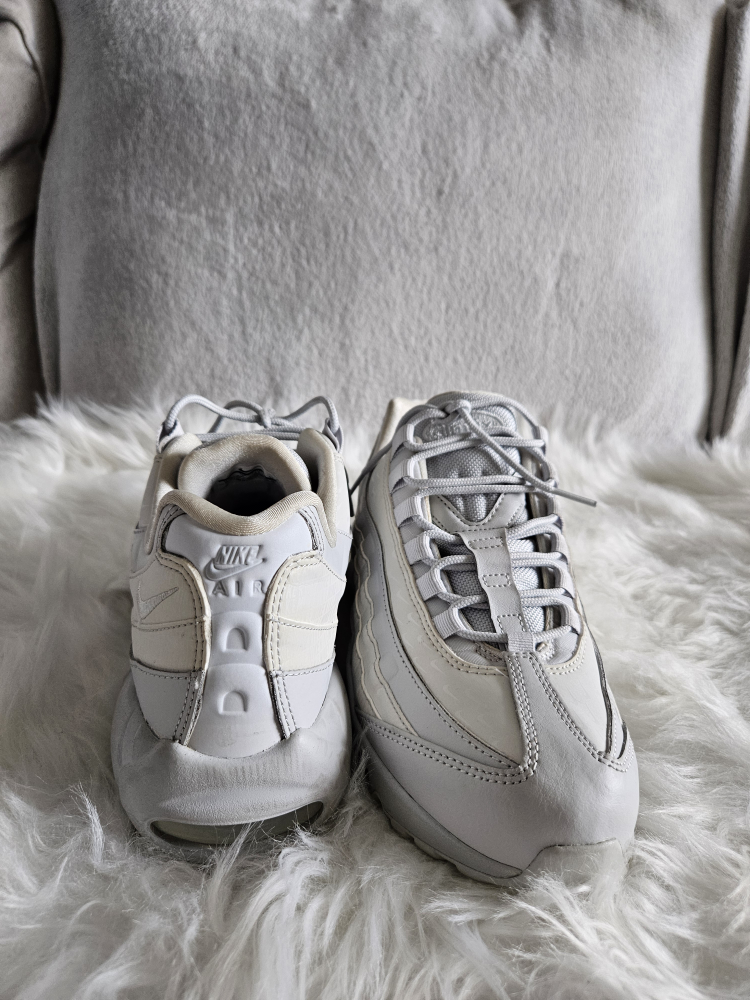 Women Gray Nike Air Sneakers SZ 9.5 - photo 5
