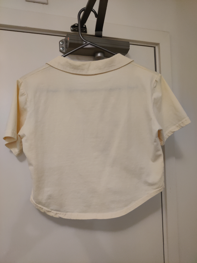 Light yellow short sleeve top image indicator(2)