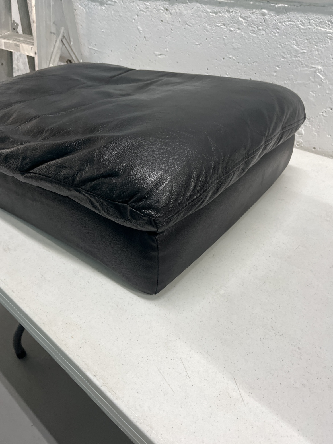 One black leather couch 180$ - photo 4