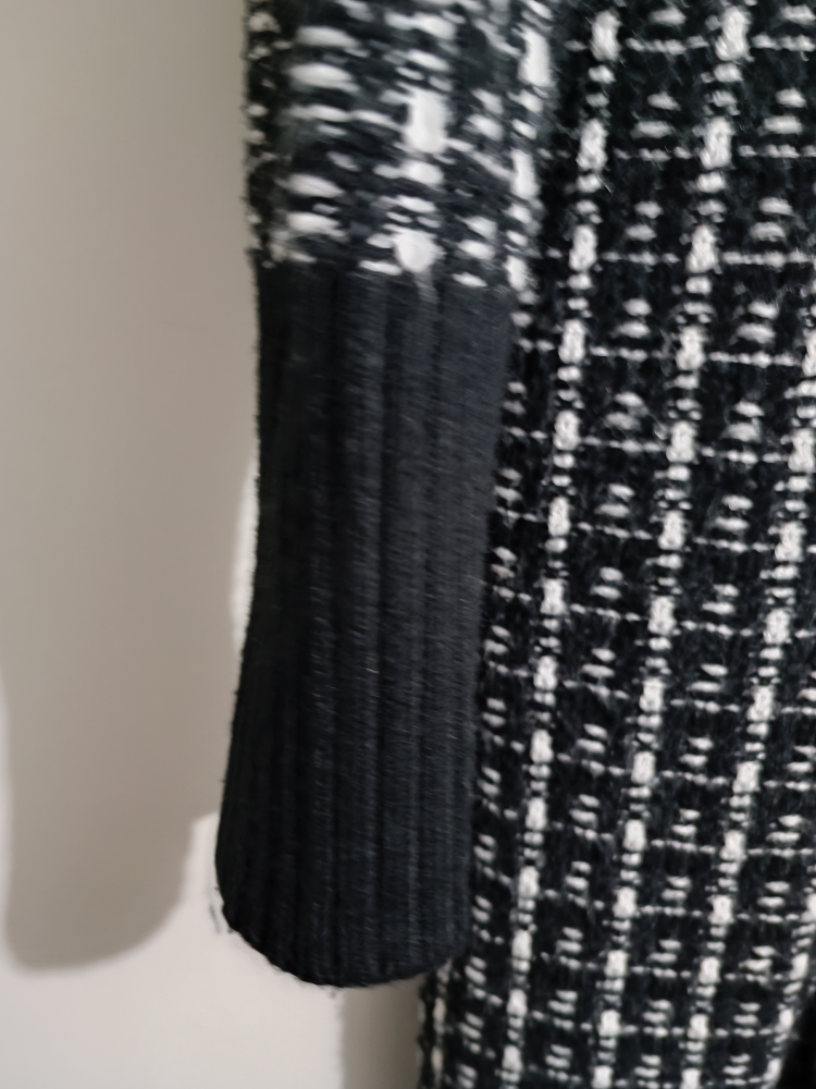 RW&Co. Used Women long jacket/sleeve for spring season Size L image indicator(4)