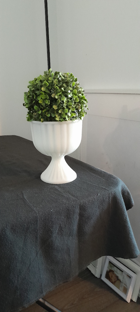 Beautiful opaque white glass vase - photo 2