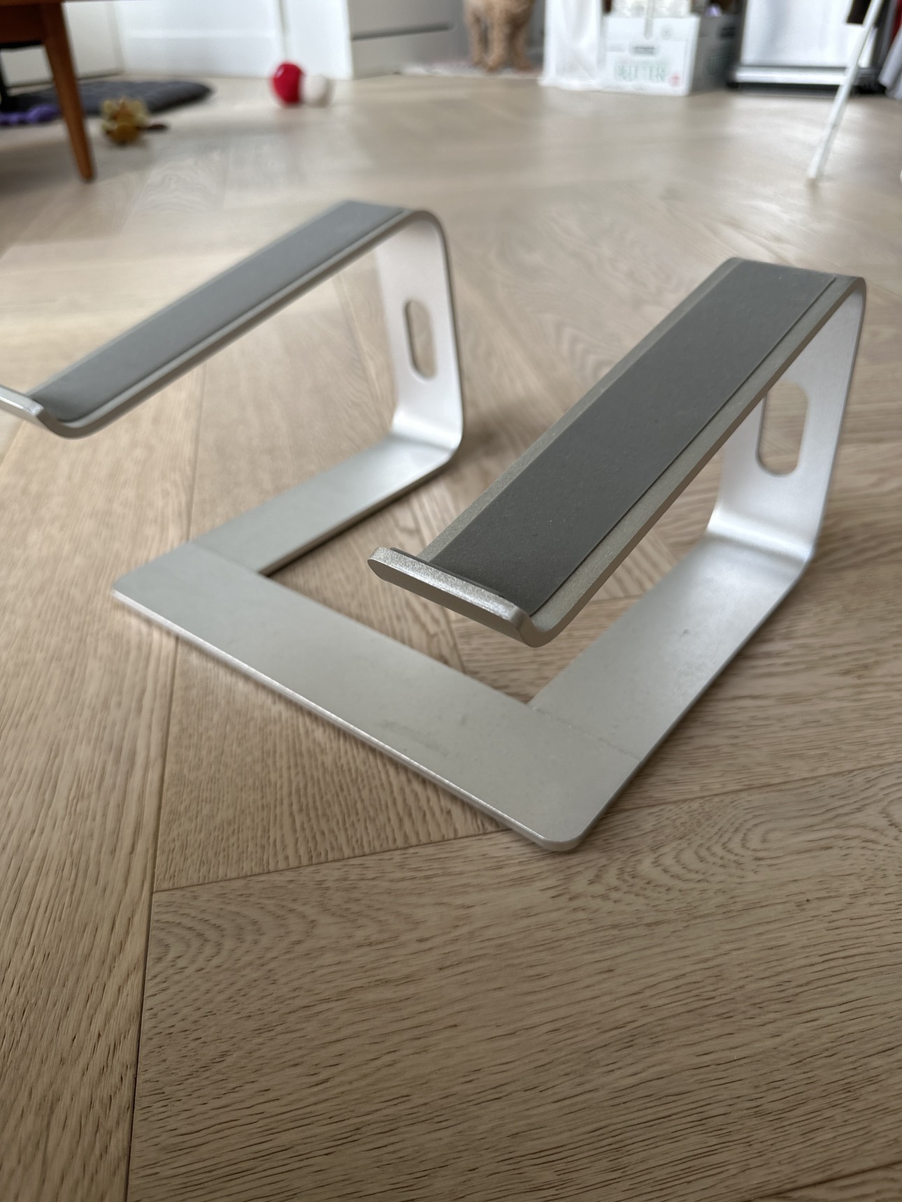 Ergonomic laptop stand