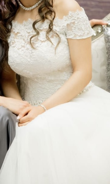 Off white wedding dress (Small & Medium) image indicator(7)