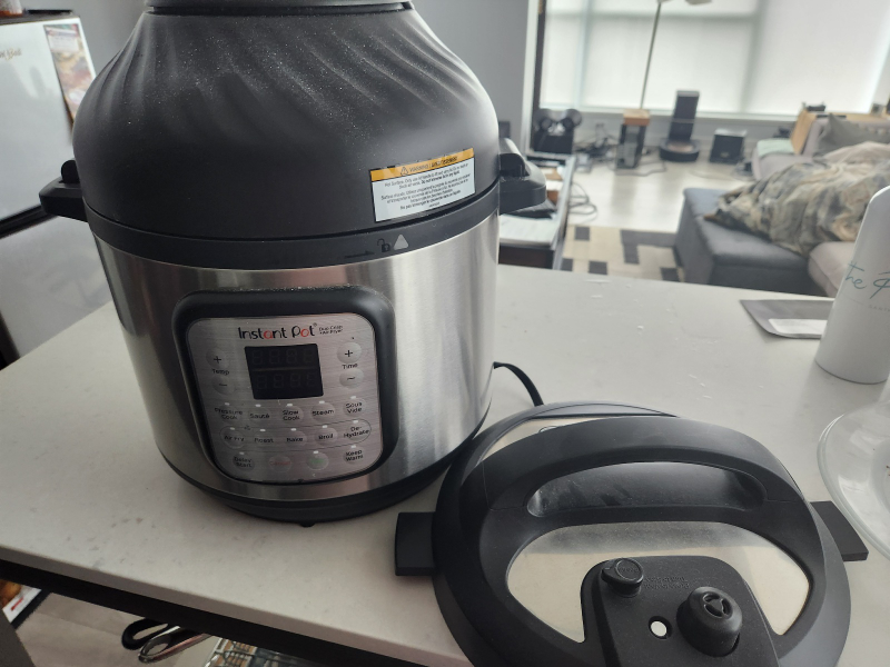 Instant Pot Duo Pressure cooker & Airfryer