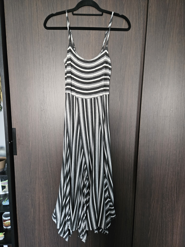 Ladies le chateau dress thumbnail