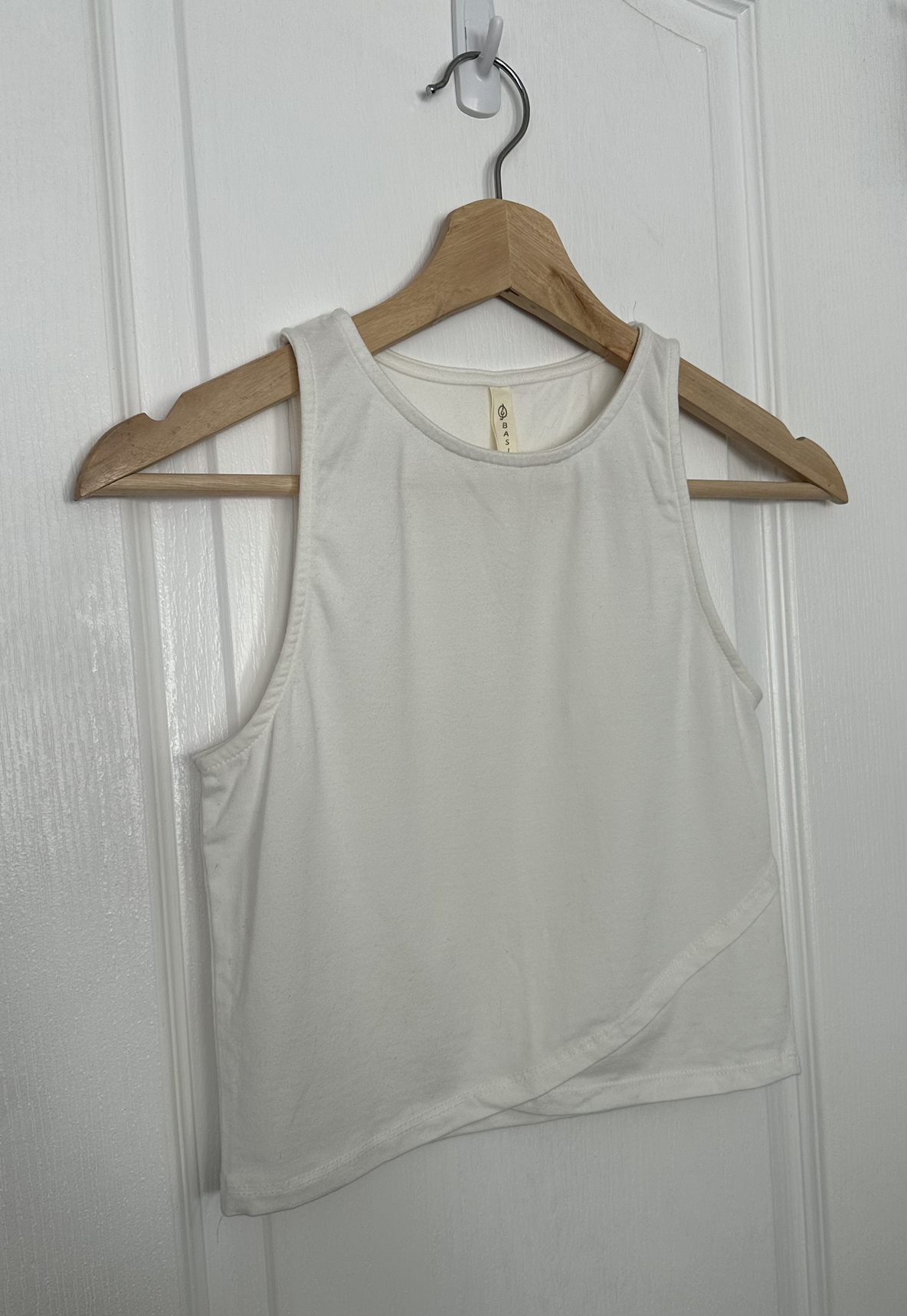 White sleeveless crop top • size M • Stradivarius image indicator(2)