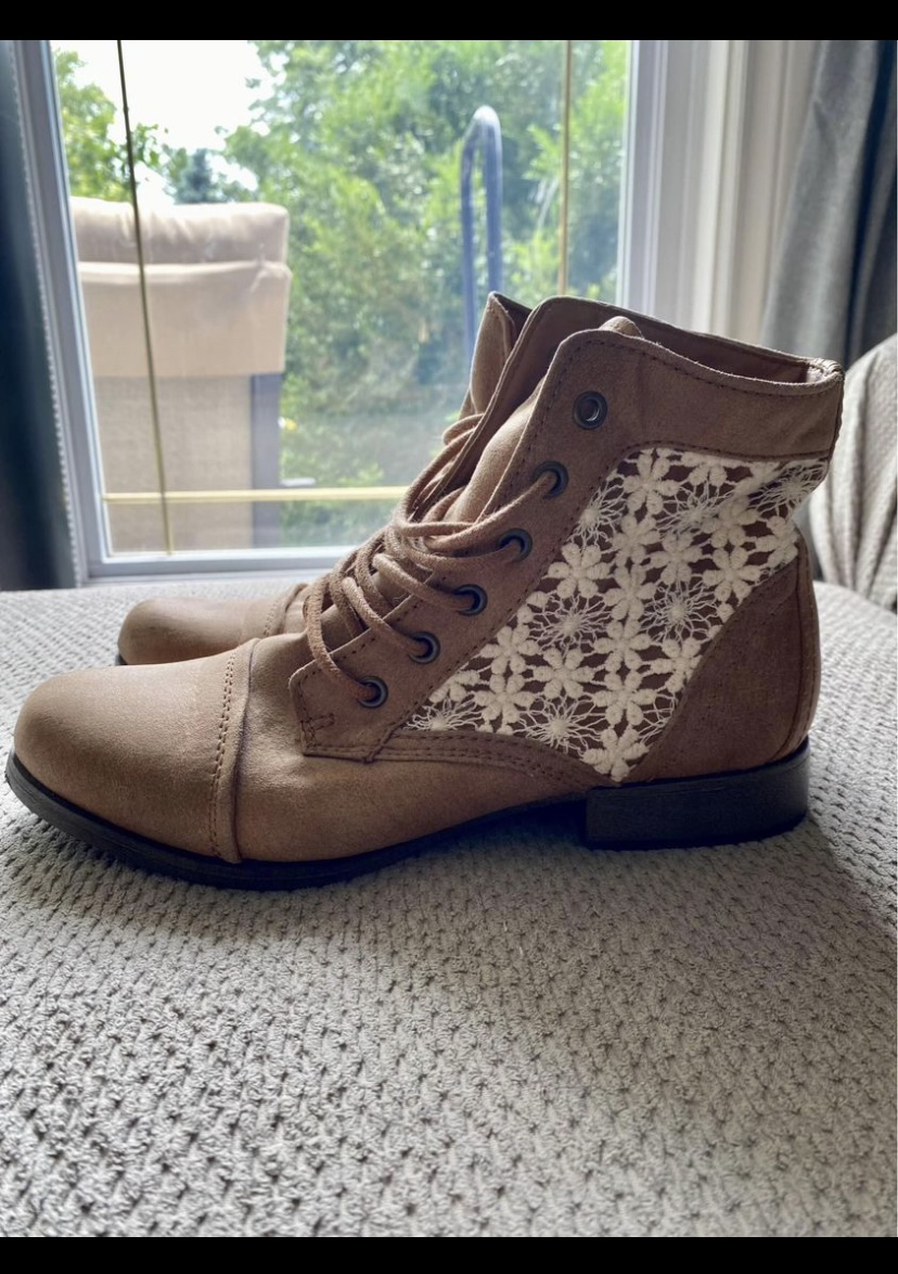 Women’s Brown Boots with Laces and Crochet Design image indicator(4)