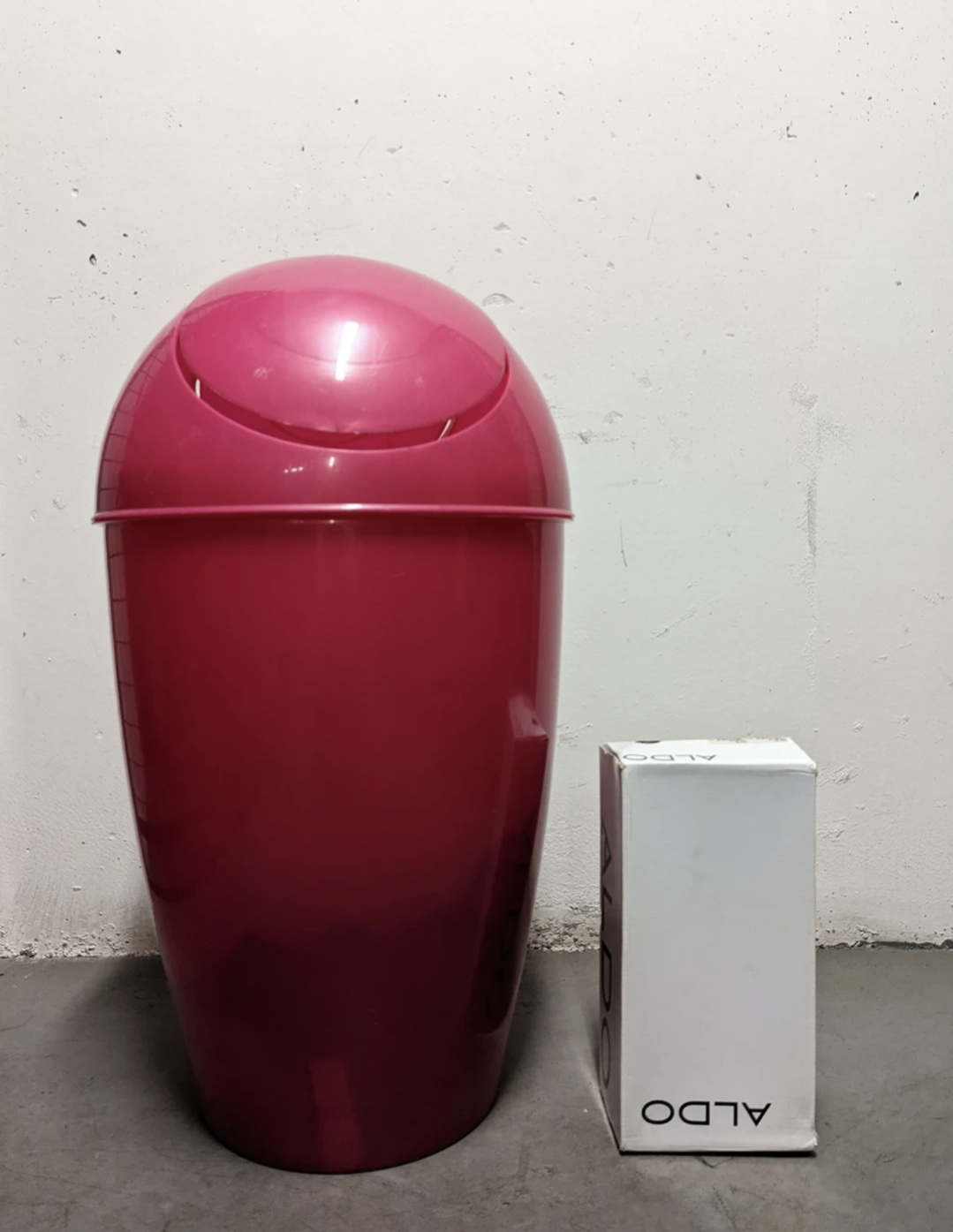 XL Pink Laundry Bin with Lid for Sale