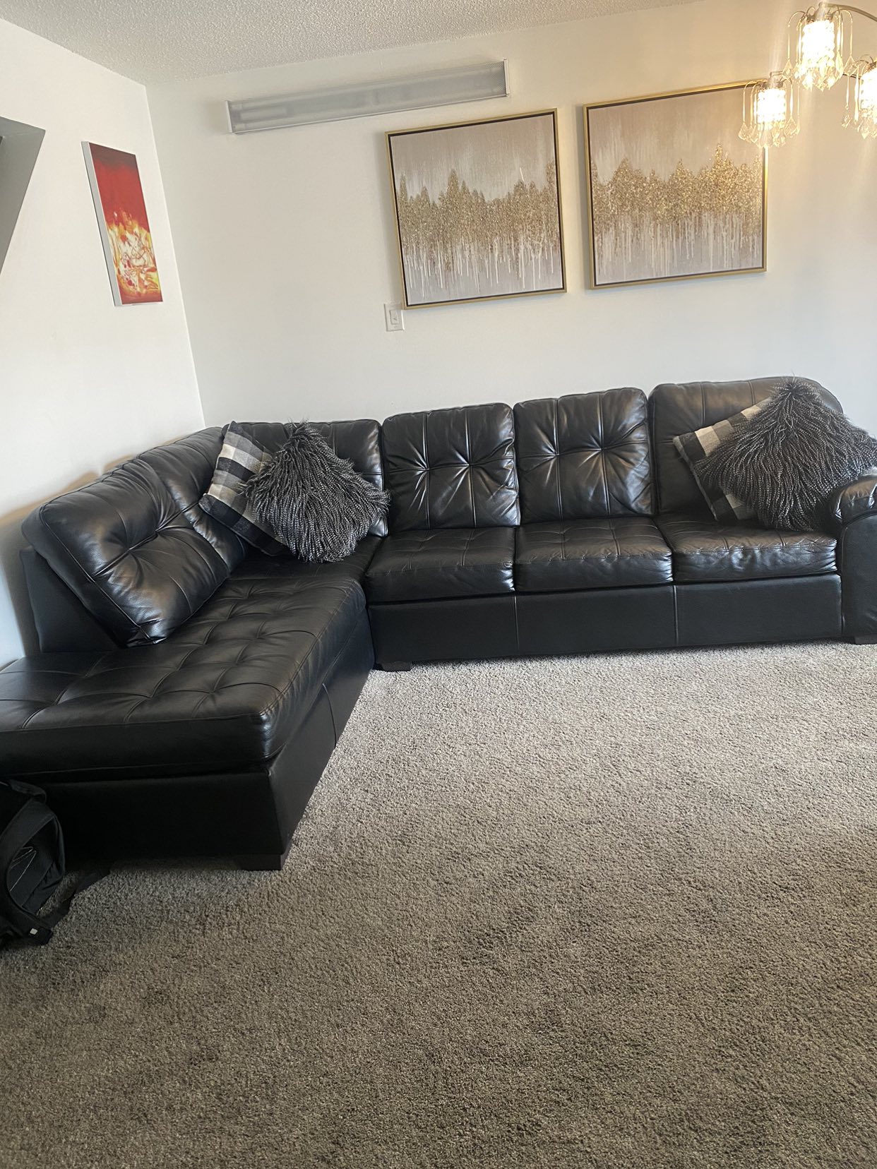 Black Leather Modern Sectional Sofa.