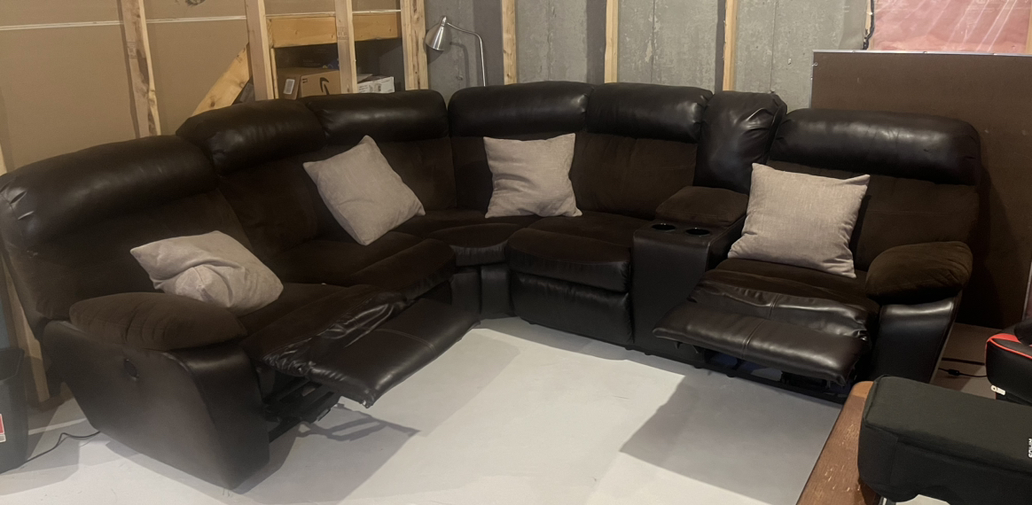 Electric dual recliner sectional w/ throw pillows