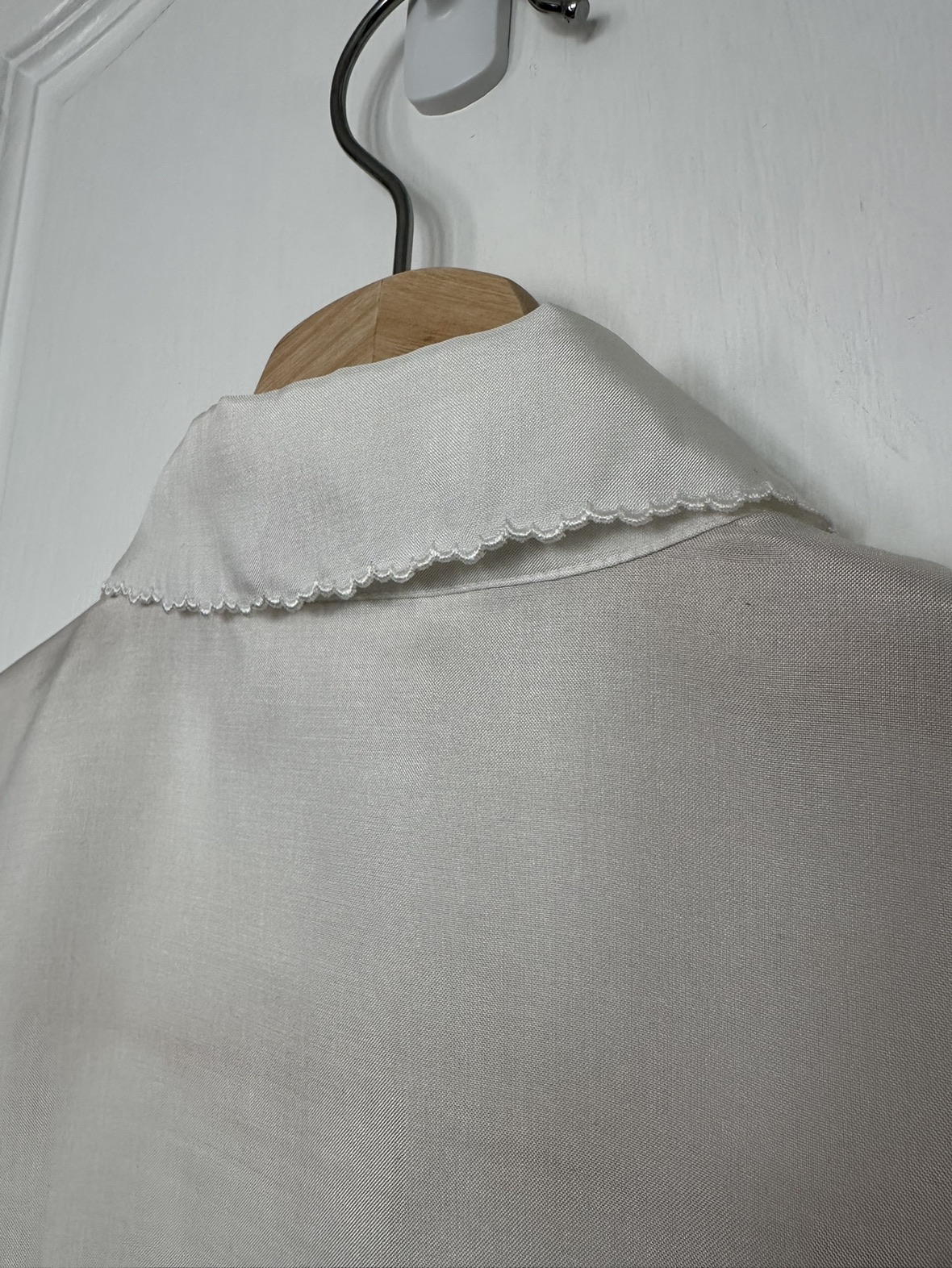 Short sleeved blouse • embroidered collar • ivory • vintage look image indicator(7)