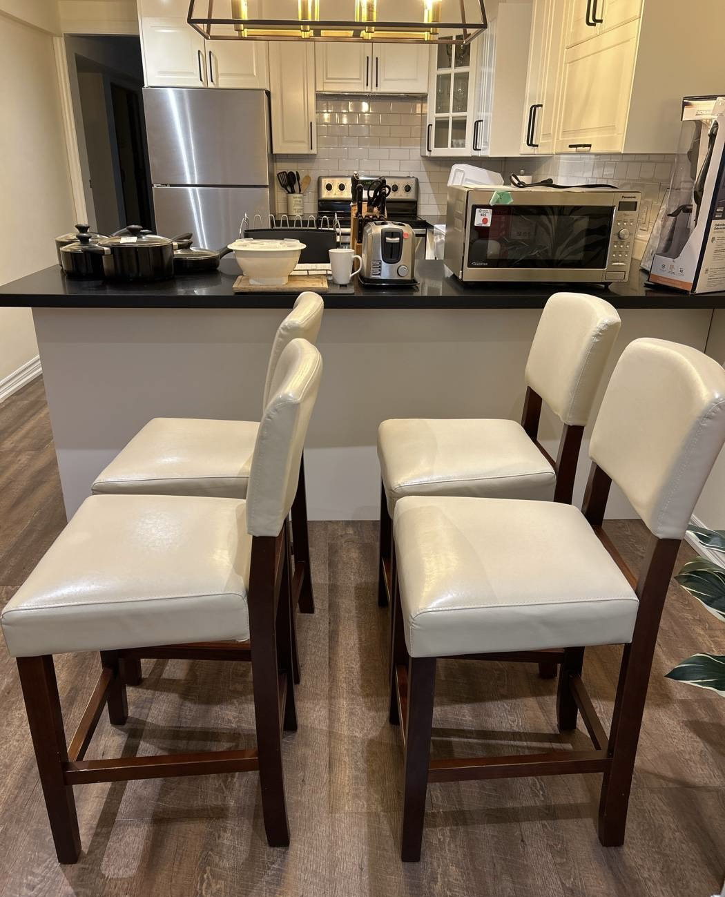 4 Dining Chairs - Good condition thumbnail