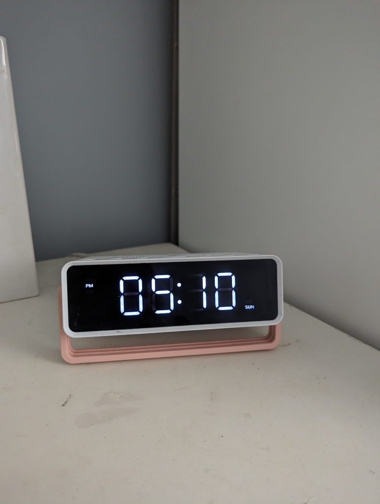 Multi-feature digital clock thumbnail