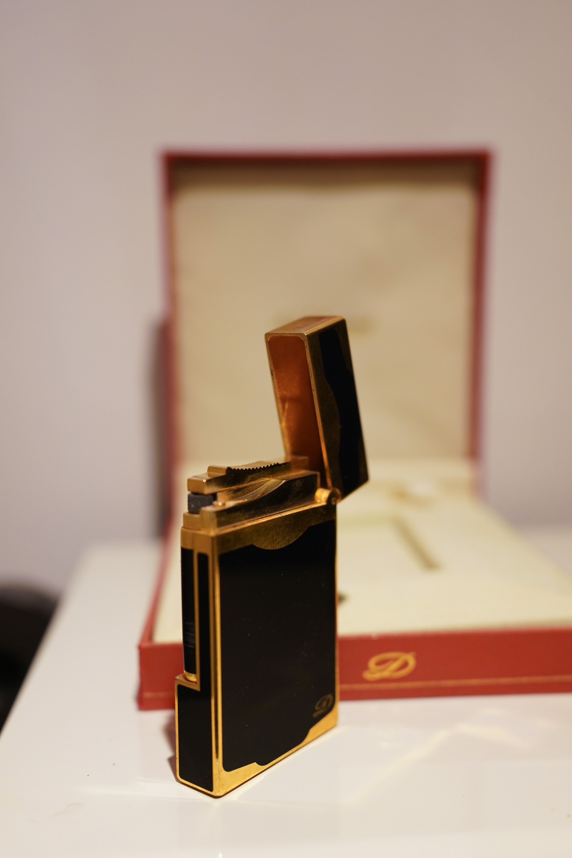 Vintage S.T.Dupont Black Gold Tone Lighter - photo 3