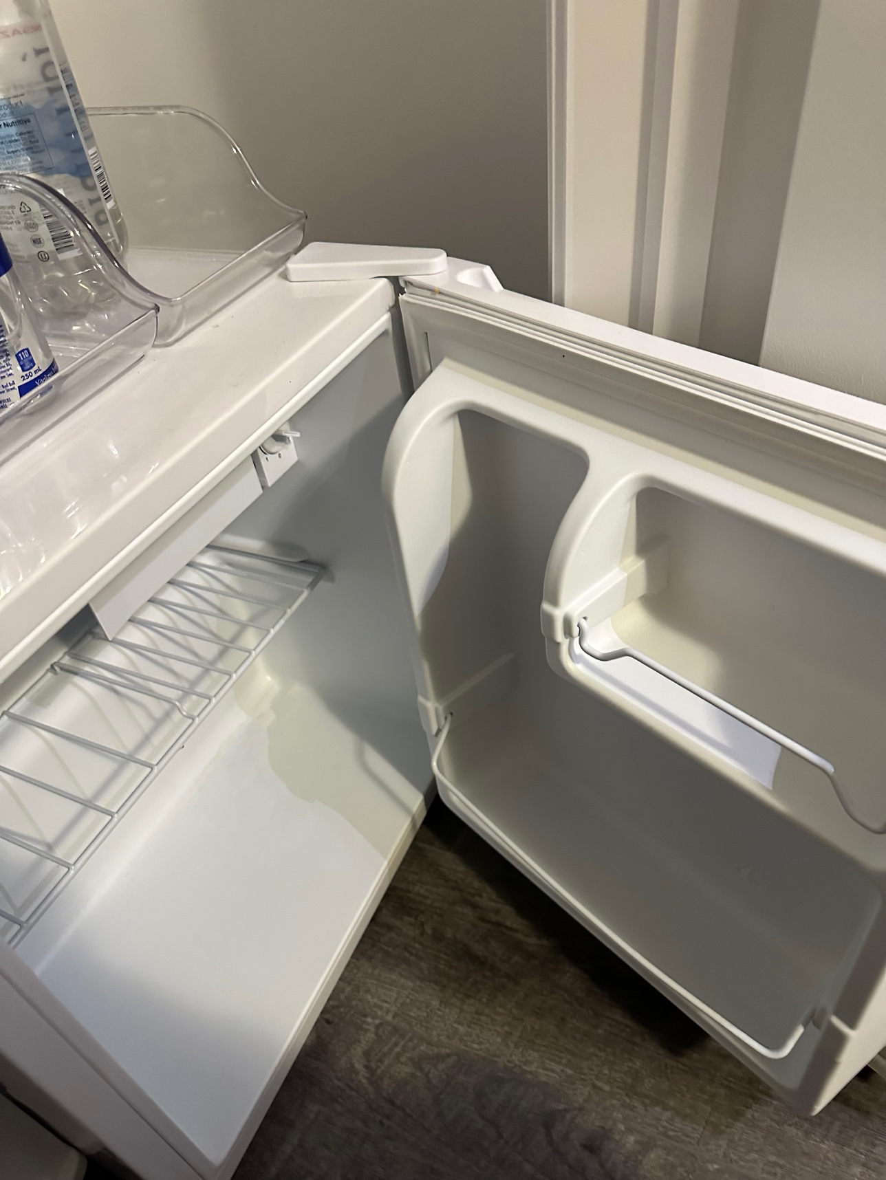 Galanz mini fridge - photo 2