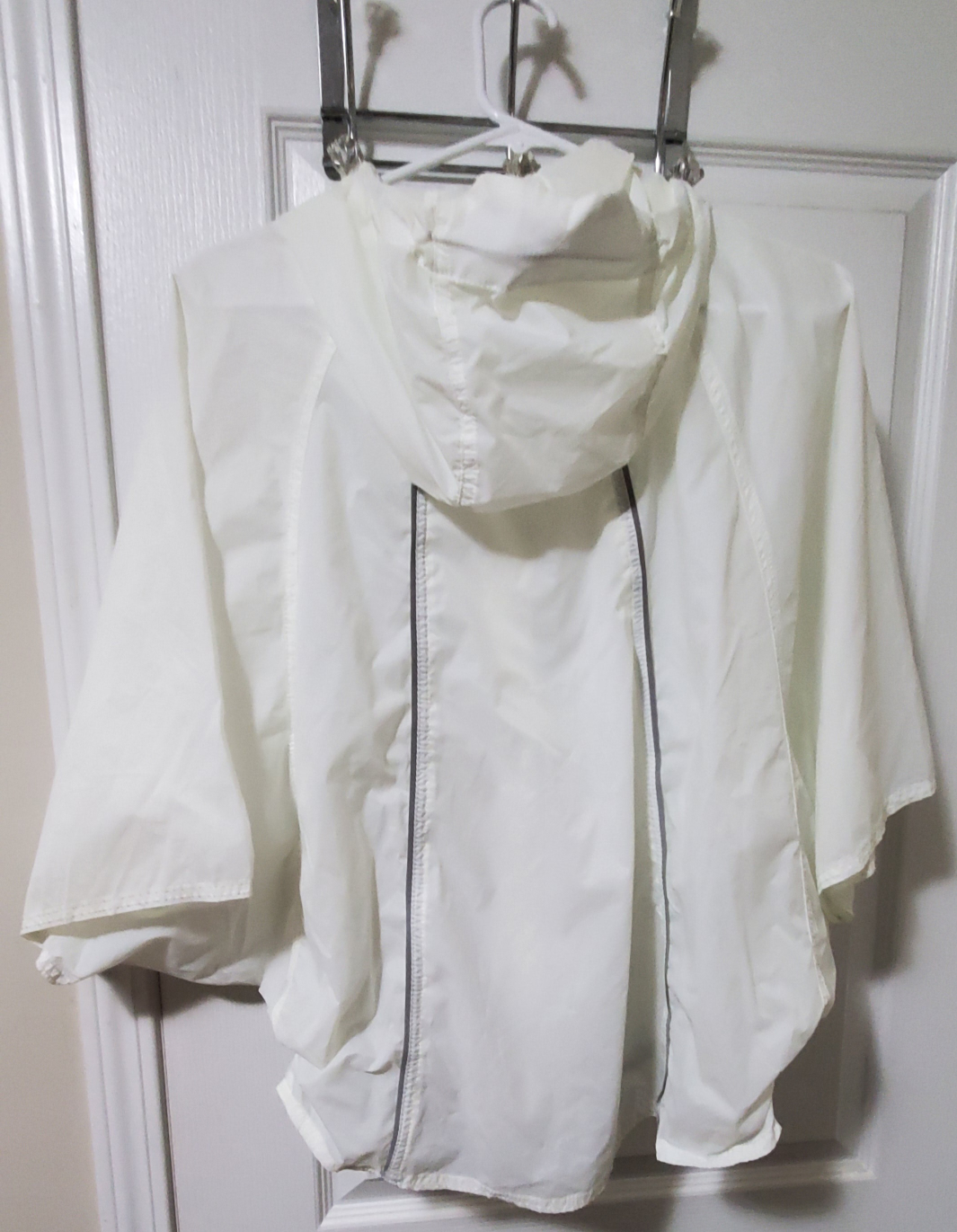 BENCH Women's Batwing Poncho Windbreaker [M] image indicator(3)