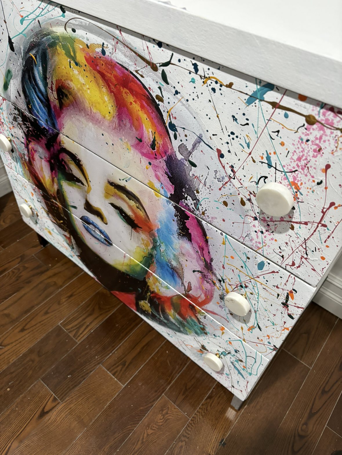 Marilyn Monroe dresser image indicator(2)