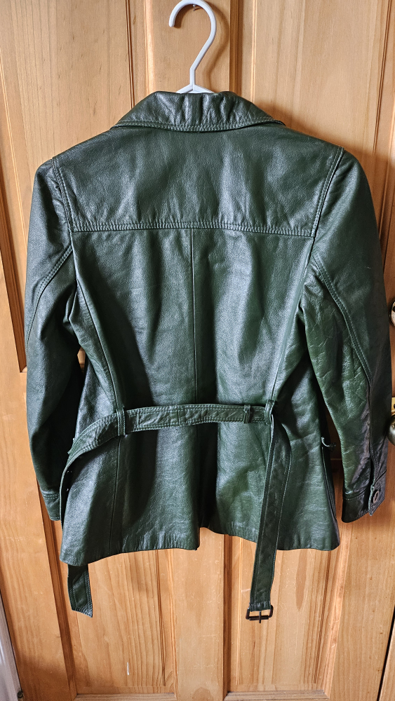 AUTHENTIC 1960'S GREEN LEATHER COAT image indicator(2)