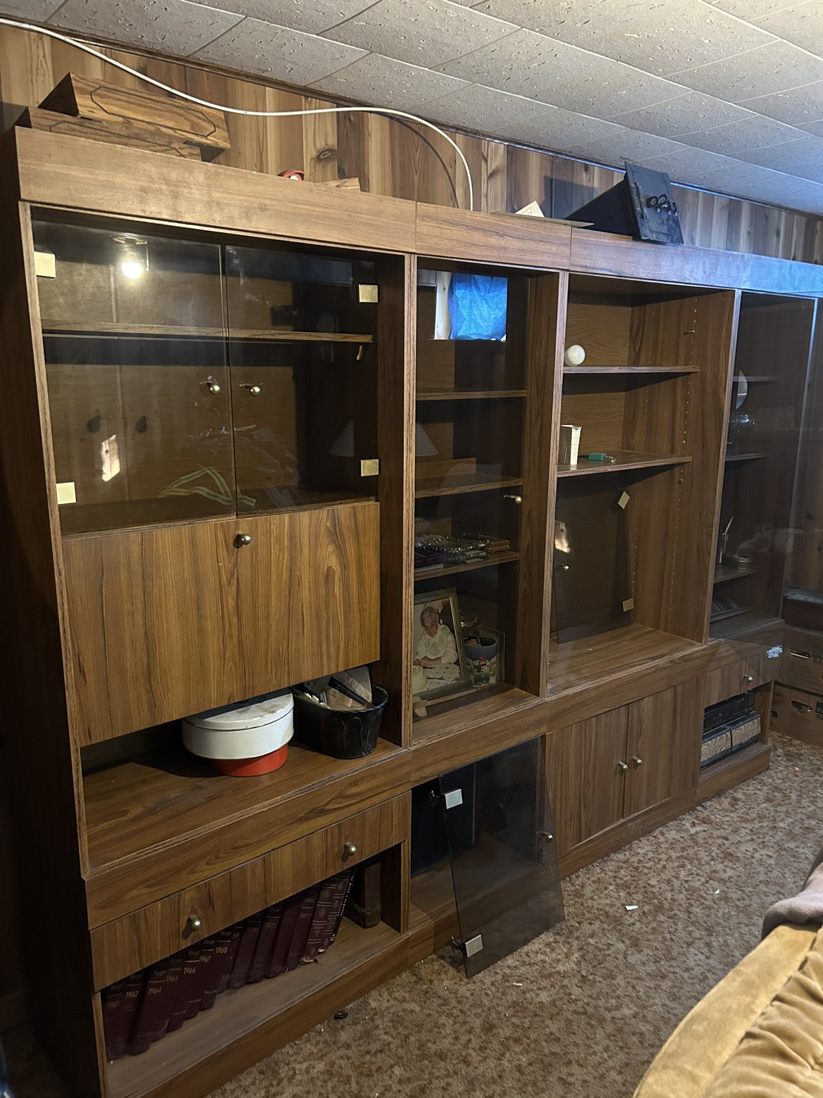 Free vintage entertainment cabinet thumbnail