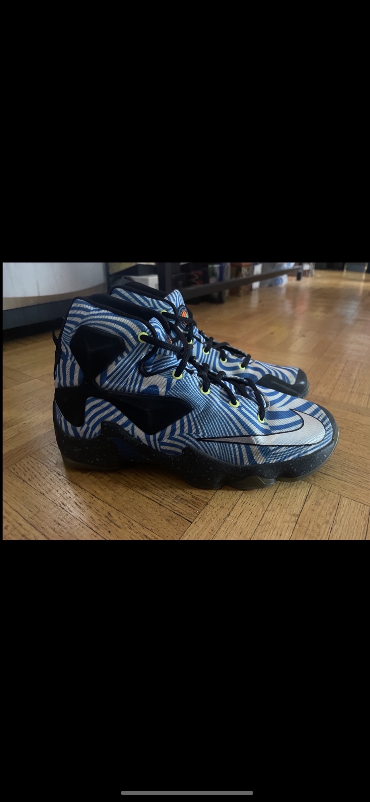 Nike shoes image indicator(2)