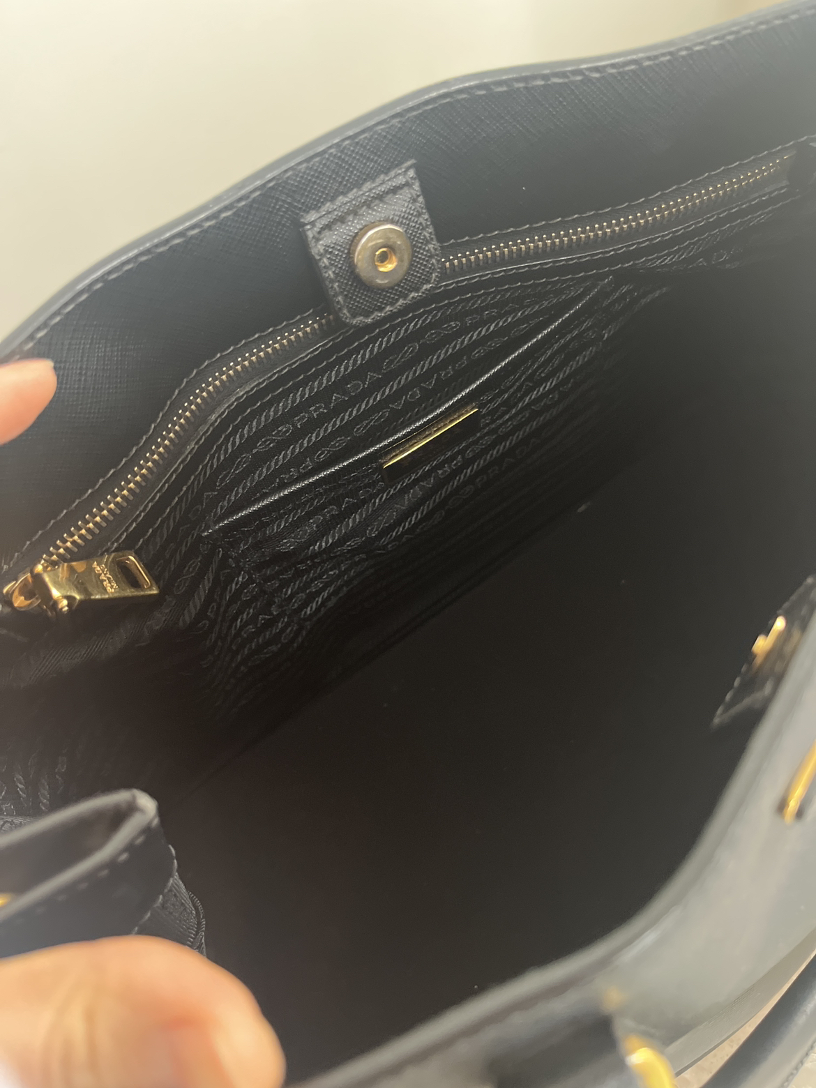 Prada saffiano tote - photo 5