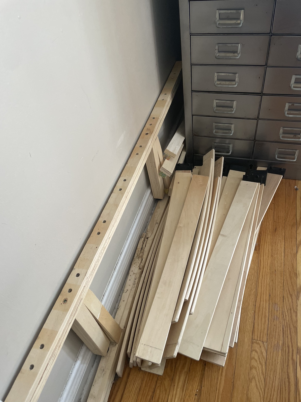 Structube King size bed frame - photo 2