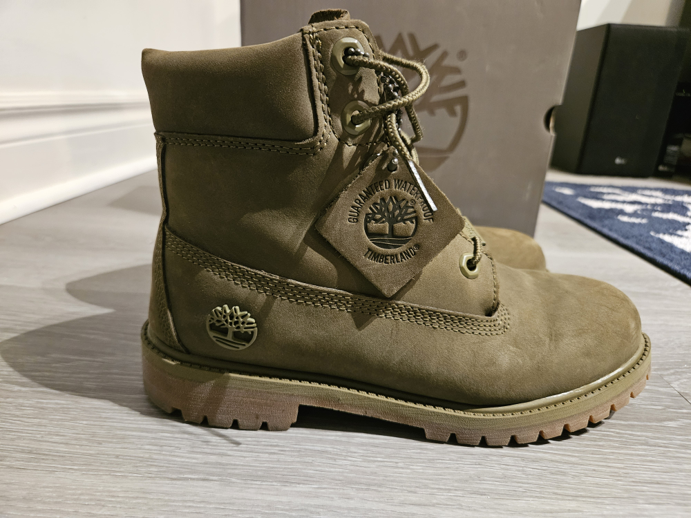 olive green Timberland boots - photo 2