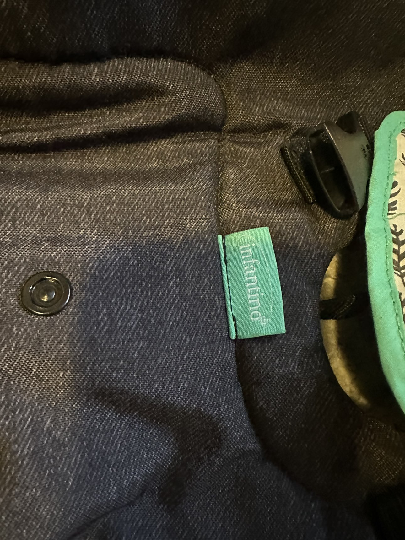 Infantino baby carrier w/ burp cloth - photo 2
