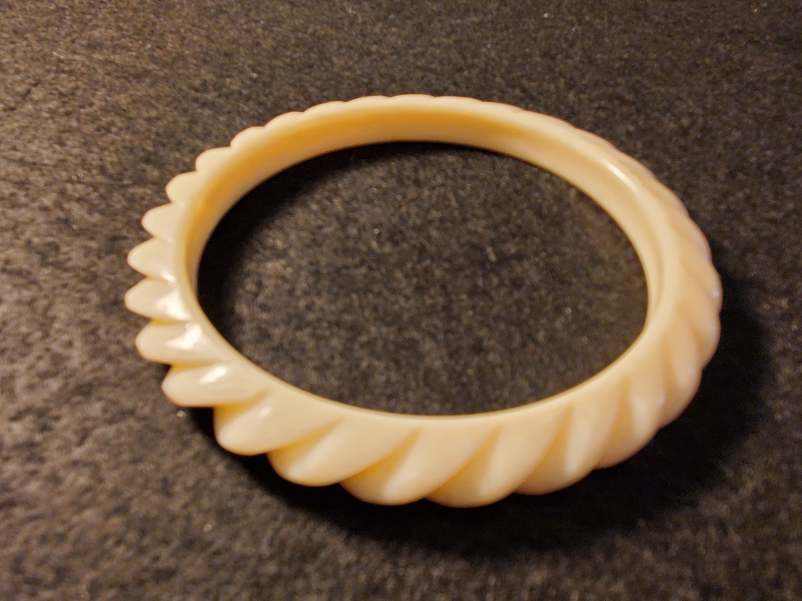 #92 vtg. jewellry image indicator(4)