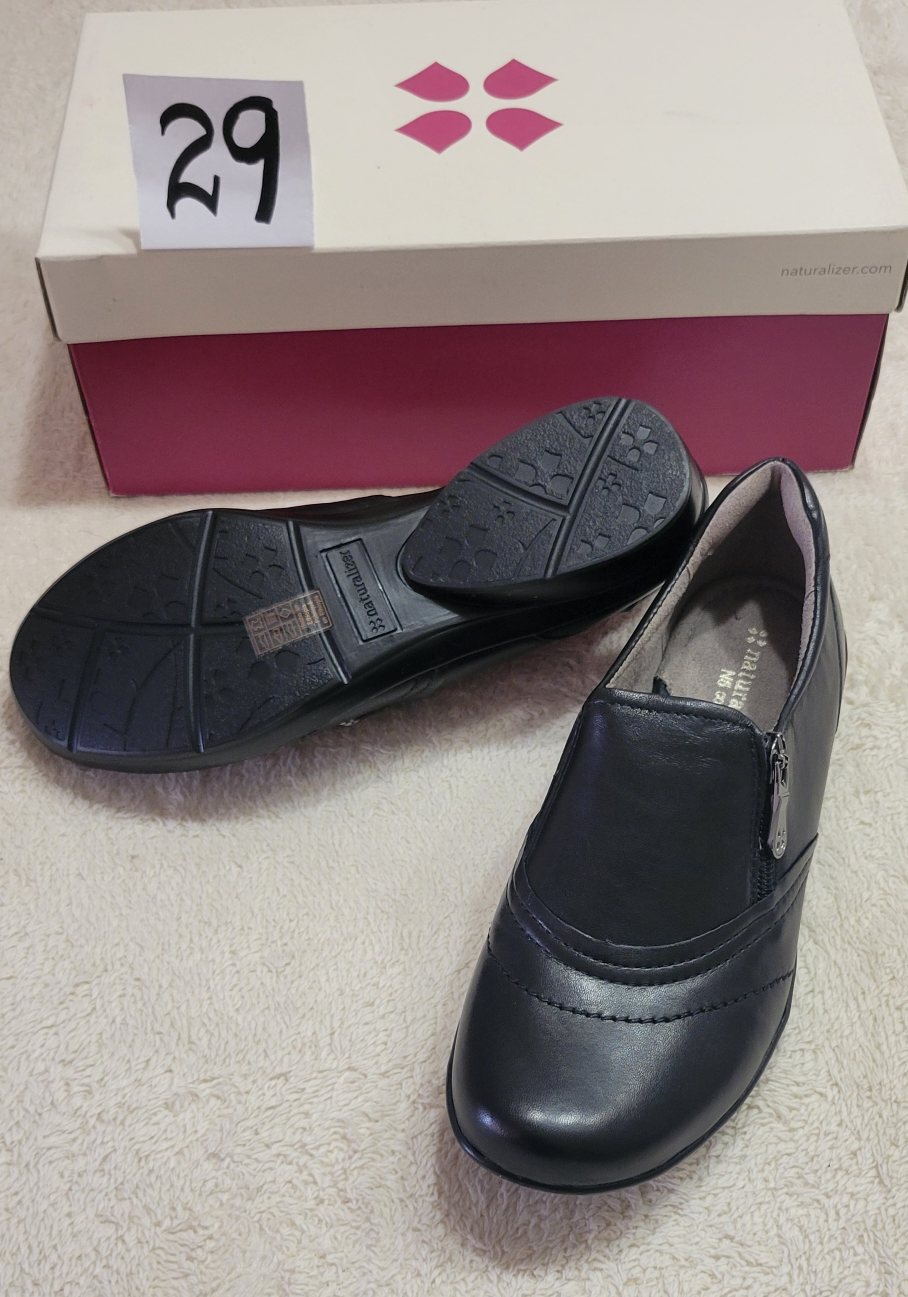 Naturalizer Women's Comfortable Shoes image indicator(5)